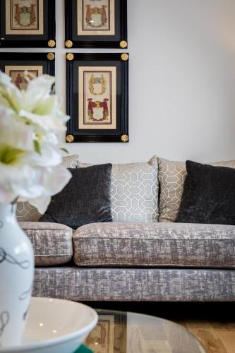 4-bedroom villa in Marble Arch - image 13