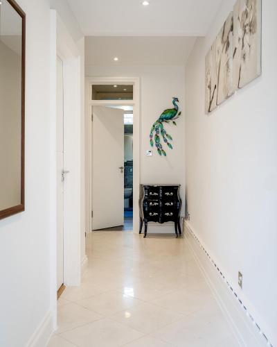 4-bedroom villa in Marble Arch - image 6