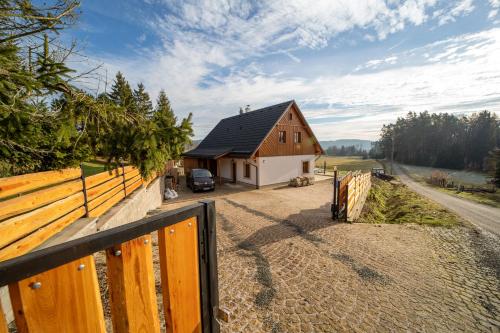 ทัศนียภาพภายนอกโรงแรม, Chalupa Loveč (Chalupa Lovec) in ซามอสติ-บลาตา