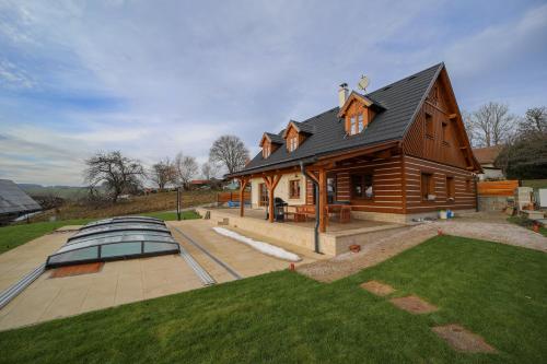 ทัศนียภาพภายนอกโรงแรม, Chalupa Loveč (Chalupa Lovec) in ซามอสติ-บลาตา