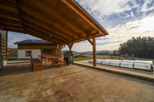 ระเบียง/ชานเรือน, Chalupa Loveč (Chalupa Lovec) in ซามอสติ-บลาตา