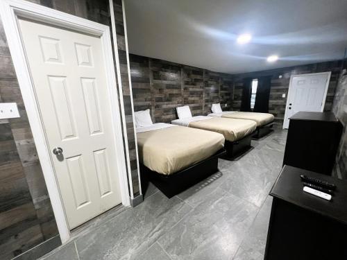 Beverly motel Room Type - Triple Room with Private Bathroom