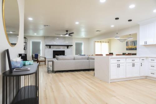 Cozy house w putting green mtn views BBQ in ฟาวเท่นฮิลล์