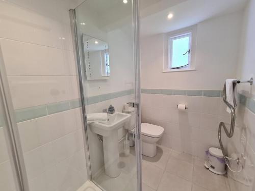 Surf - Holiday Home at Saunton, Croyde (photo 7)