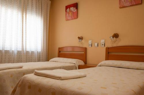 Pensión Discoves (Pension Discoves) in Pinseque