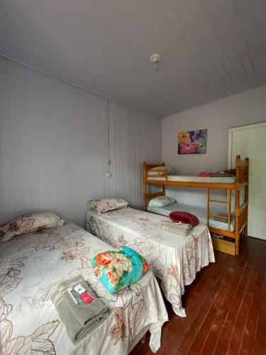 3 twin beds, 1 bunk bed