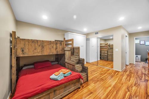 4BR Oasis with Heated Pool & Spa in Altadena, USA