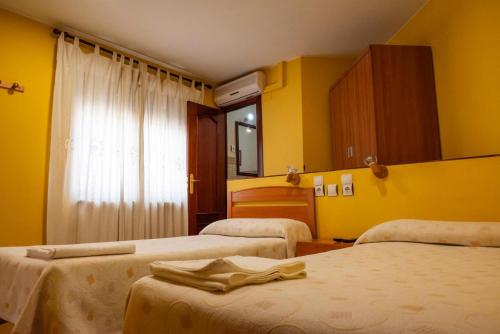 Pensión Discoves (Pension Discoves) in Pinseque
