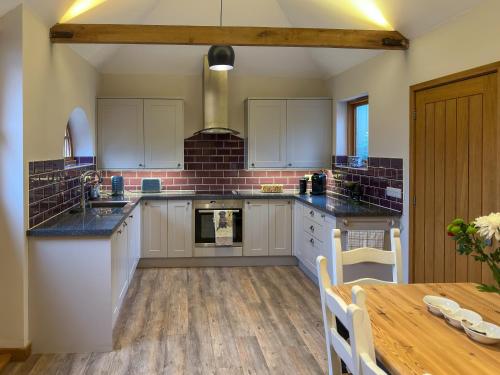 Kitchen, The Granary in Hellingly