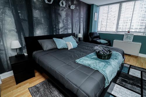 Highrise DTWN 3 Bed Condo w King Bed