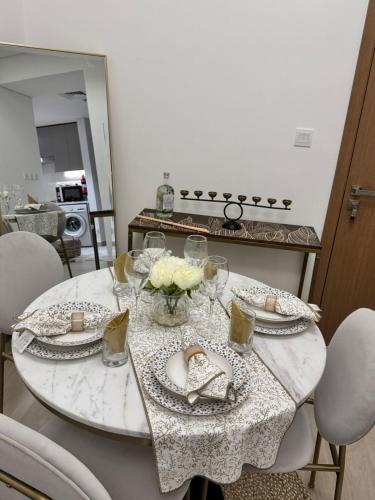 Burj Khalifa view modern 1BHK with balcony, Dubai (photo 6)
