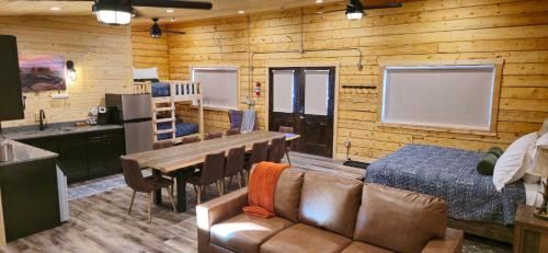1 king bed, 1 bunk bed, 1 sofa bed