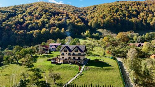 Casa Izvoarelor a piece of heaven – khách sạn tại Predelut