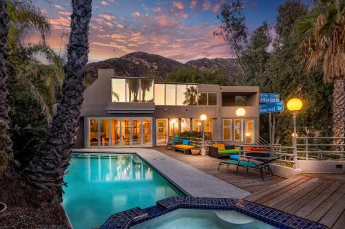 4BR Oasis with Heated Pool & Spa in Altadena, USA