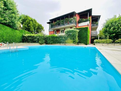 Piscina, Home sweet home in Desenzano del Garda