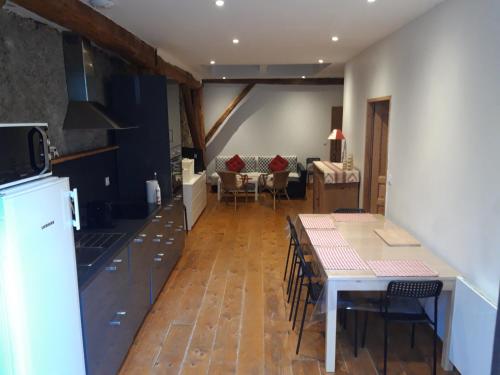 Domaine de la Safranière - Holiday Home (Domaine de la Safraniere - Holiday Home) in Saint-Leger (Rhone-Alpes)