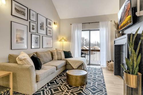 Ski In Ski Out 3-bed 2-bath Condo King Bed