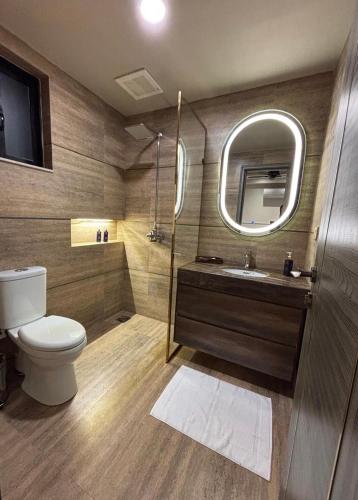 Two-Bedroom Deluxe Apartment image 6