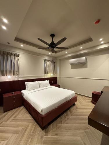Two-Bedroom Deluxe Apartment image 1