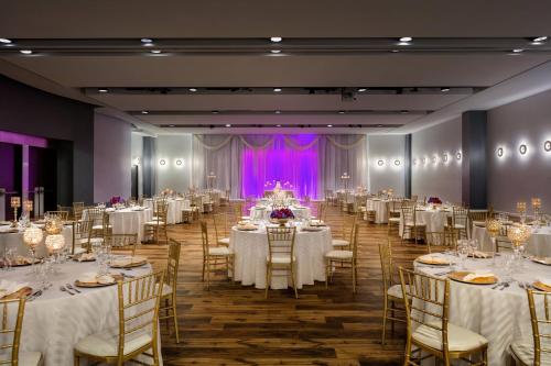 Twelve Midtown Marriott Autograph Collection - image 12
