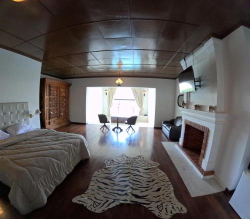 1 queen bed, 1 twin bed, 1 sofa bed