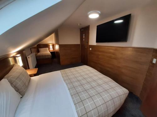 Adelphi Hotel - image 4