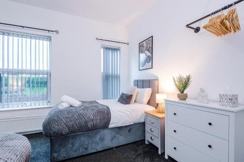 Modern Manchester 3-bed home , sleeps 7, FREE parking & close to city centre, Mánchester (foto 8)