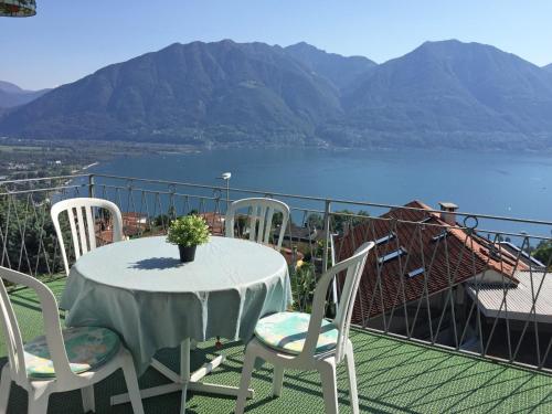 Casa Lydia by Fewotessin in Brione sopra Minusio, Schweiz