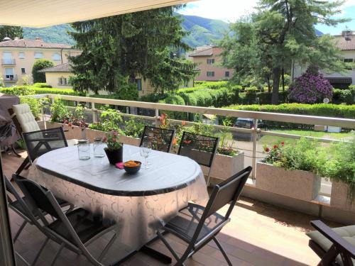 Apartment with Mountain View