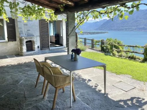 Casa Pipistrello by Fewotessin in Ronco sopra Ascona, Schweiz