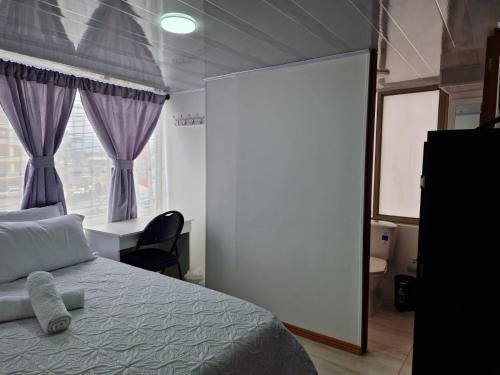 Habitación baño privado y parqueo edificio el Mirador cerca al centro de Manizales Caldas