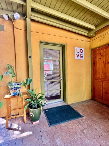 La Quirky Casita, Barrio Viejo thumb 4