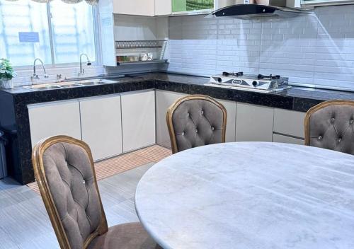 ห้องครัว, Tiny House Dferry With Private Pool OR 4 Room Homestay Jerantut Wifi Full Aircond in ปะหัง