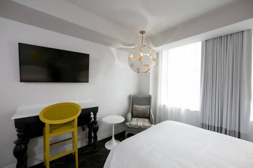 1 queen bed