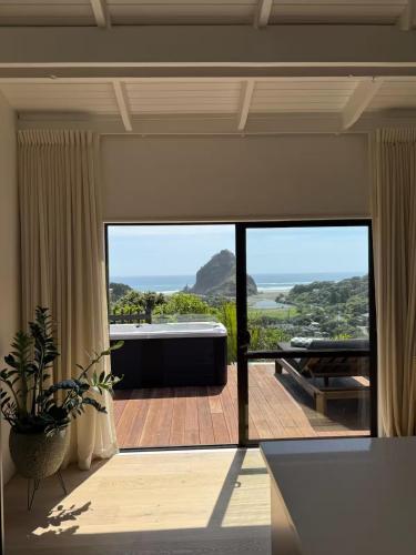 周邊環境, The Little Louise's Luxury Romantic Retreat with Iconic Piha Views in 皮哈