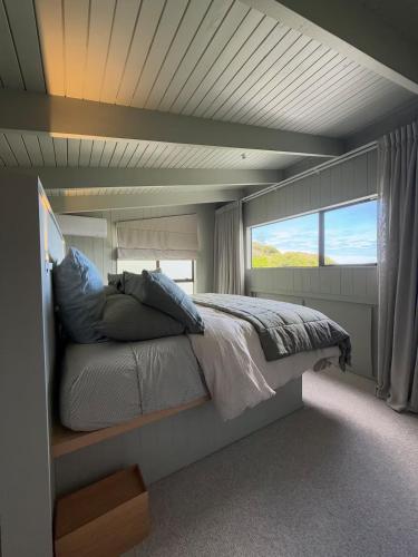 The Little Louise's Luxury Romantic Retreat with Iconic Piha Views in 皮哈