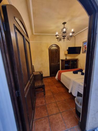 Hotel California, Antigua Guatemala (photo 8)