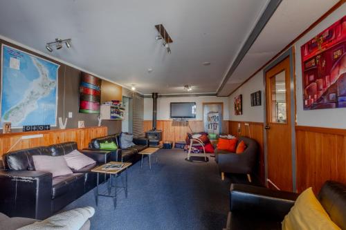 Közös társalgó / TV, Ivory Towers Backpackers Lodge in Fox Glacier