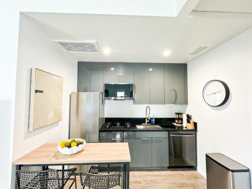 Sunny 1BR with Large Outdoor Lounge Space - SH4LAD, Los Angeles (fotografie 5)