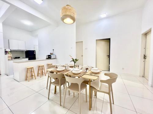 SF 1-12Pax Puchong Sky Pod 3Room IOI Mall 8Bed LRT - image 11