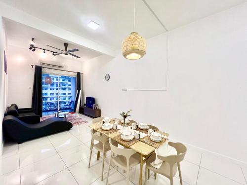 SF 1-12Pax Puchong Sky Pod 3Room IOI Mall 8Bed LRT - image 12