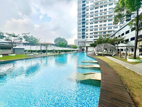 SF 1-12Pax Puchong Sky Pod 3Room IOI Mall 8Bed LRT - image 10