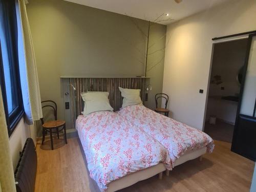 2 twin beds