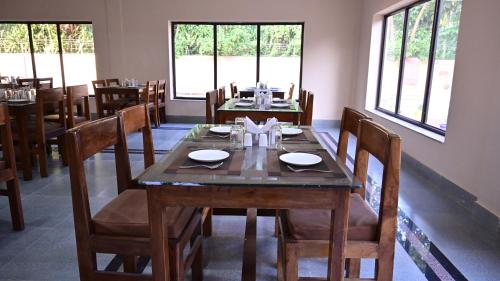 Restaurant, Green Forest Resort in Lataguri