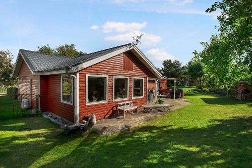  Bright Cottage 300 M From The Beach in 9560 Hadsund