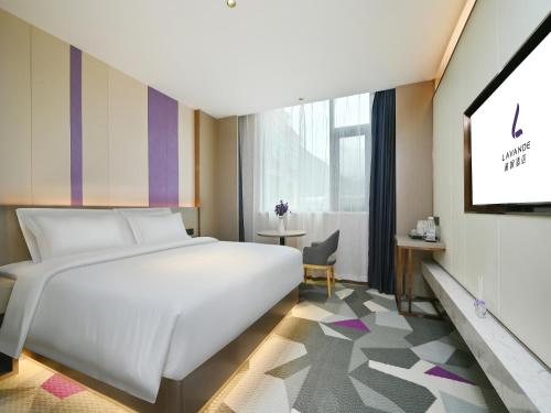 Lavande Hotel Nujiang Gongshan Cikai Shimen Road