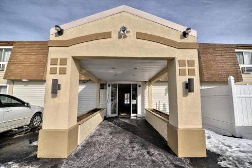 Super 8 by Wyndham Bangor image 19