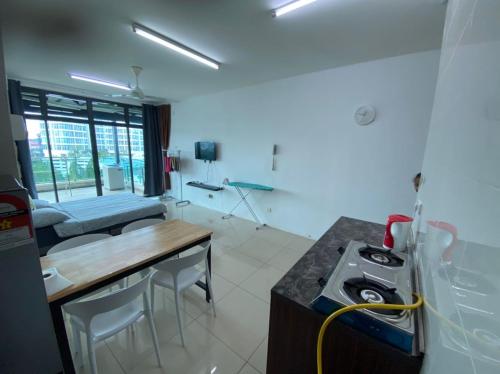 Studio with Balcony image 10