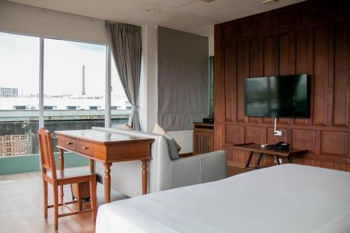 room detail thumbnail 1