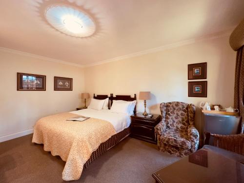 Deluxe King Room image 3